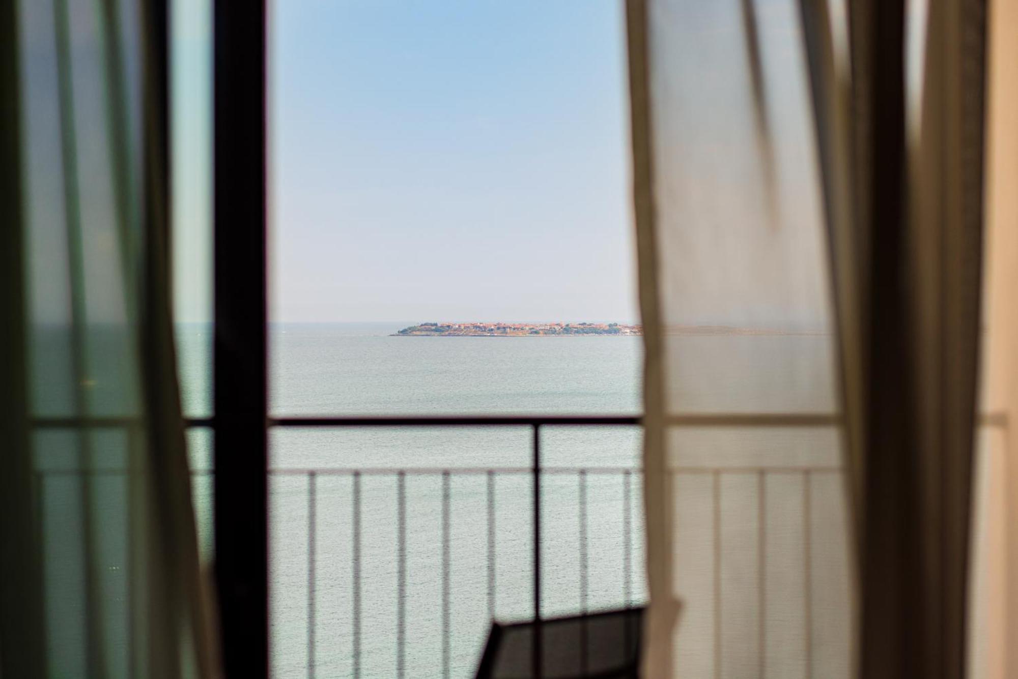 Secrets Sunny Beach Resort & Spa (Adults Only) Exterior foto View of the Gulf of Naples from the hotel